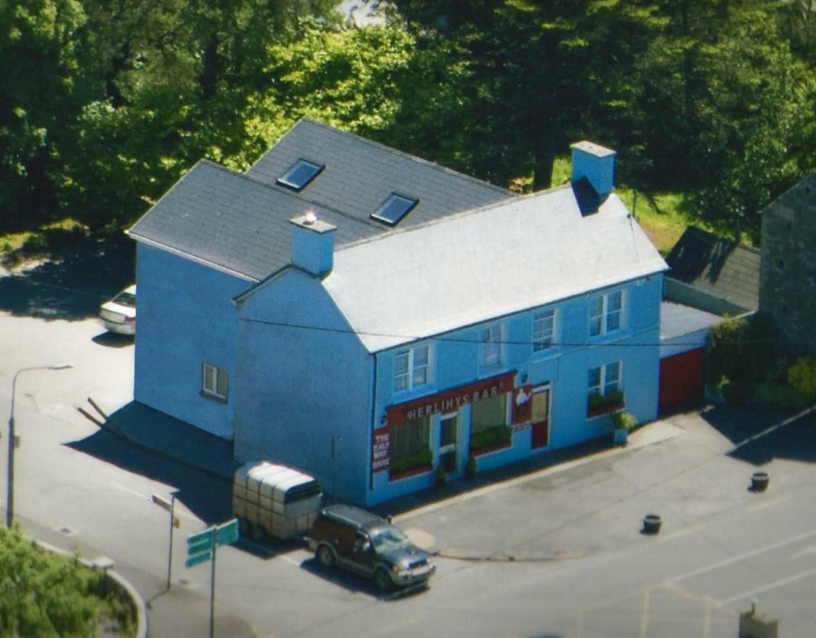 Herlihy'S, Half-Way-House Farranfore Exterior photo